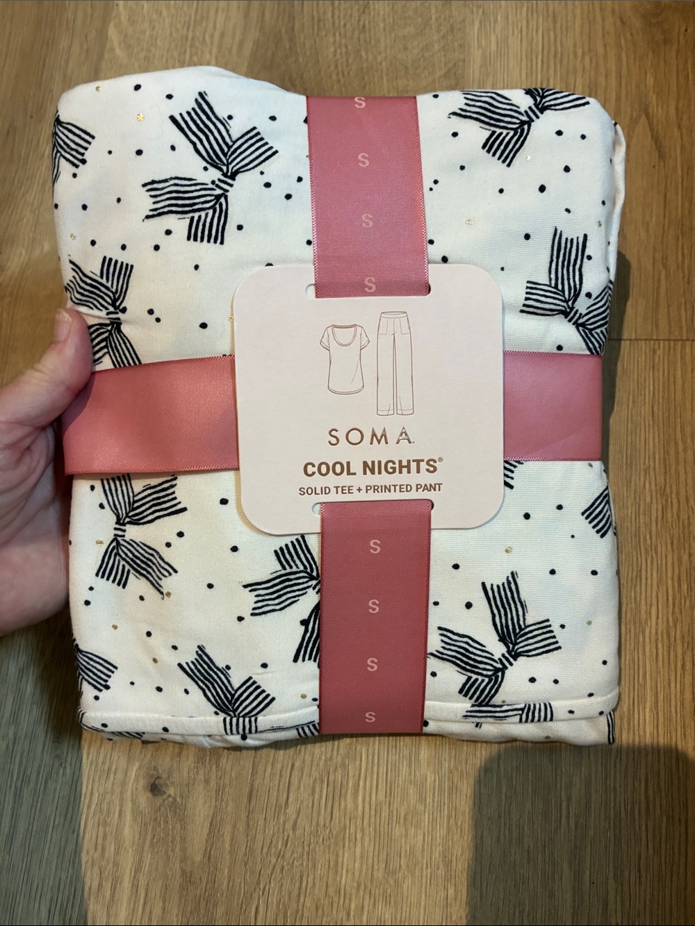 Soma women’s Pajama Set in White with Black Bow Print